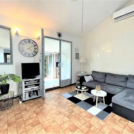 Holiday home Maison Renovee Avec Jardin Spacieux, Plancha Et Piscine - Climatisee, 2 Pieces + Mezzanine, 5 Couchages - Fr-1-229-864 Gruissan